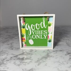 Wooden Inspirational Sign with the words “Good Vibes Only”